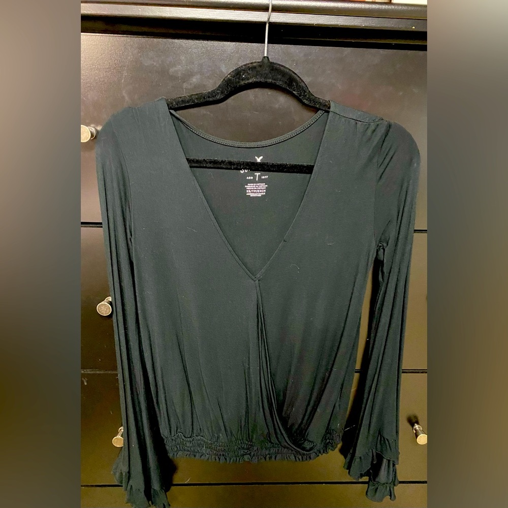 Charcoal grey/black long sleeve flow wrist shirt